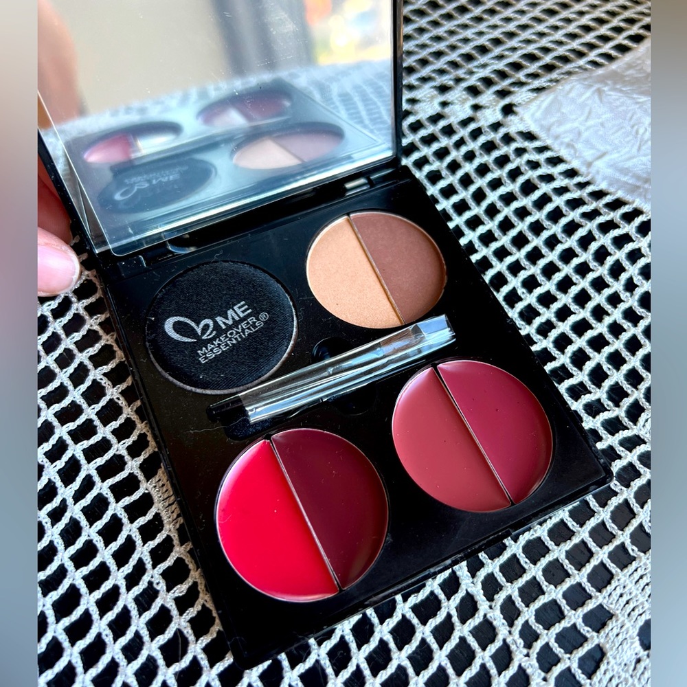 Makeup palette